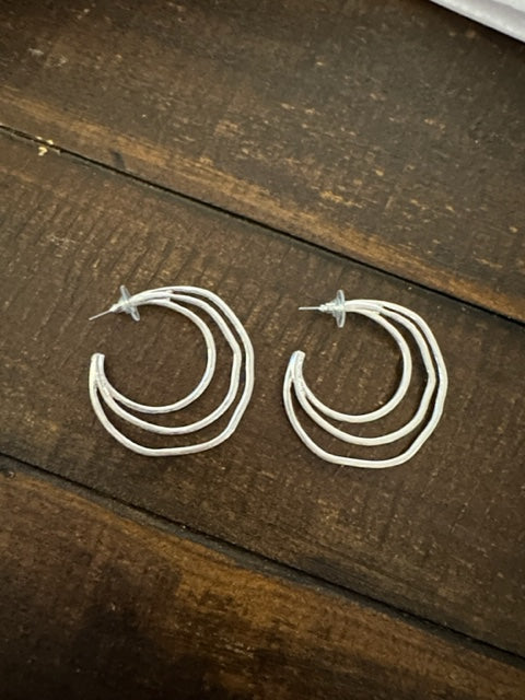 Napier Crescent Hammered Earring (Silver)