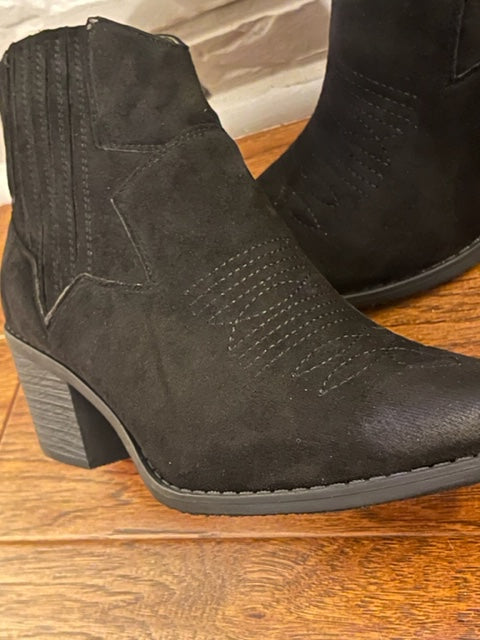 The Sissy Boot (Black) - Delta Swanky Girl