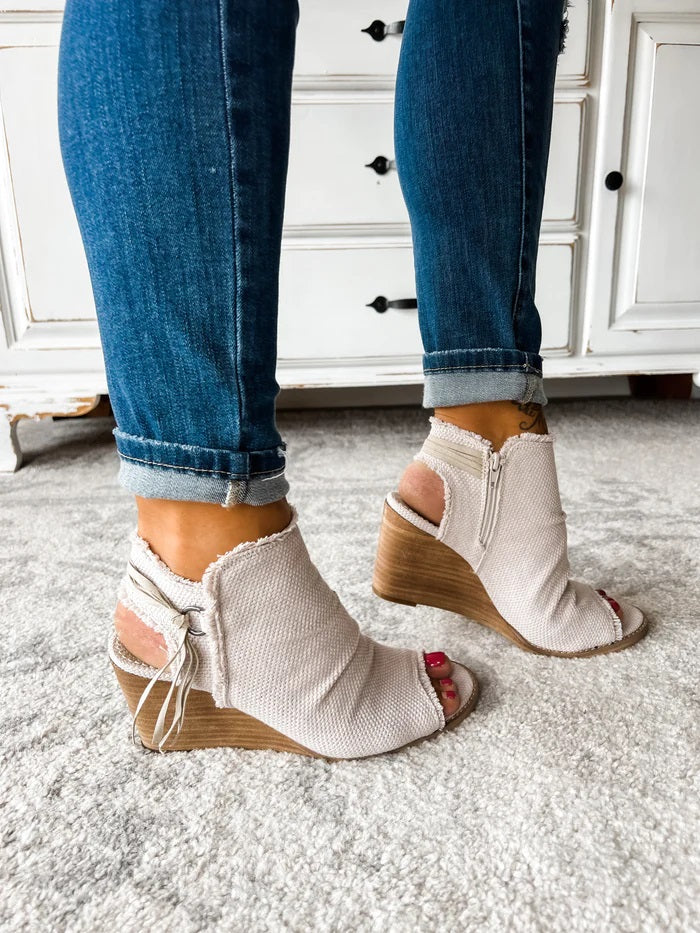 Rebellion Wedge - Delta Swanky Girl