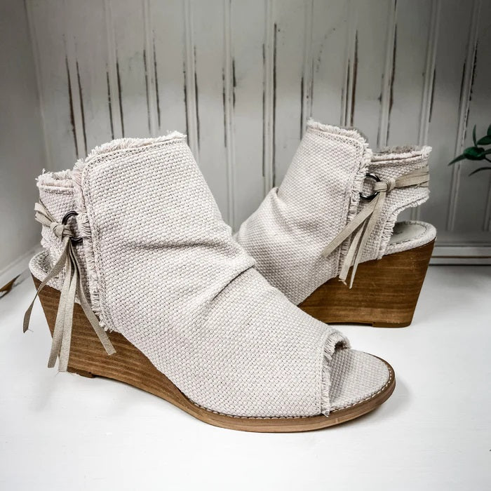 Rebellion Wedge - Delta Swanky Girl