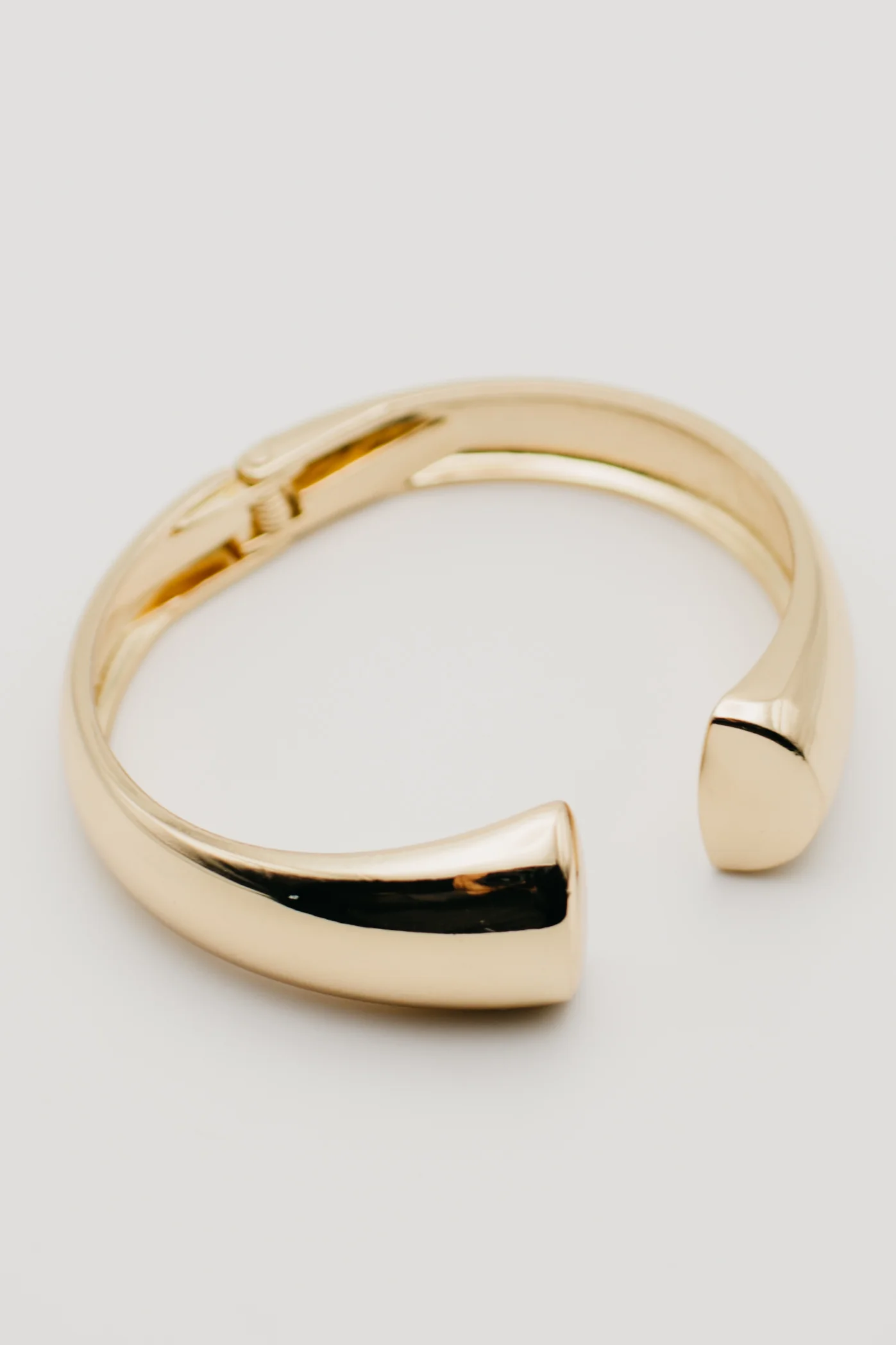 Kallum Cuff Hinge Bracelet - Delta Swanky Girl