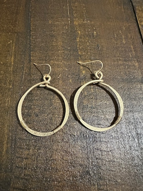 Wrapped Hammered Hoop Earring (Gold)