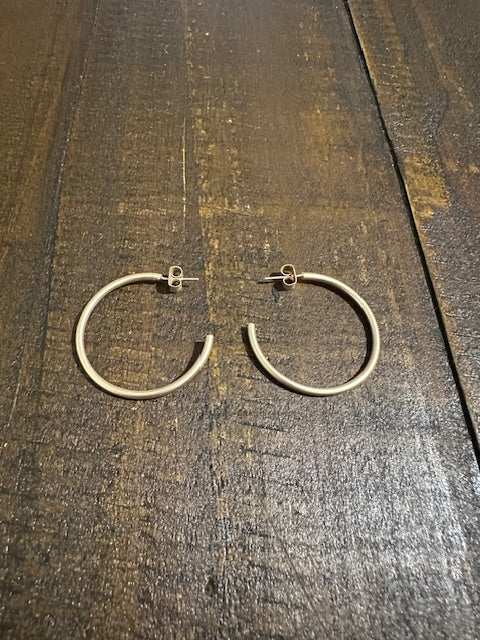 Simple Medium Hoop Earring (Gold)
