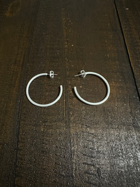 Simple Medium Hoop Earring (Silver)