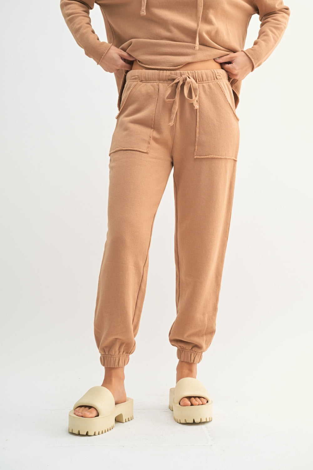 Raw Edge Essential Joggers - Mocha