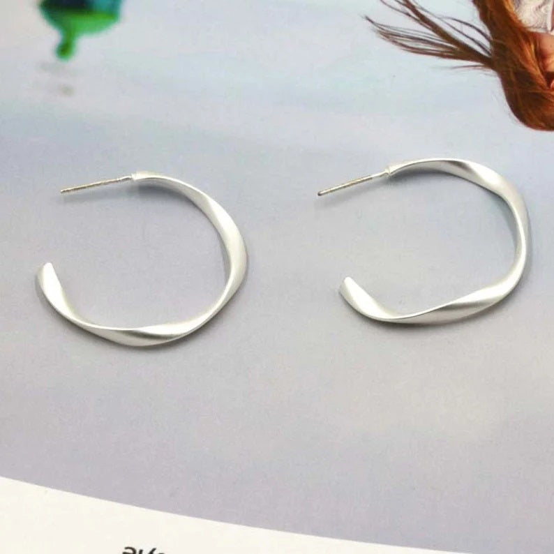 Crescent Moon Earring (Silver)