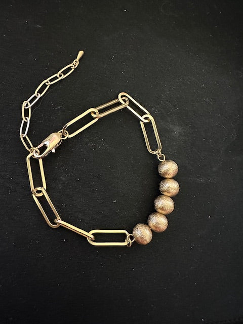 Vintage Cotton Pearl Bracelet (Gold)